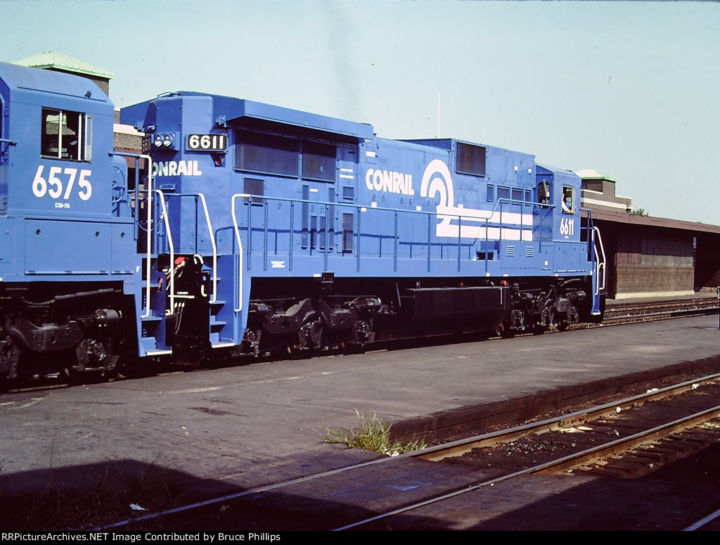 New Conrail C32-8s (and a C30-7A) on TV train - 1984